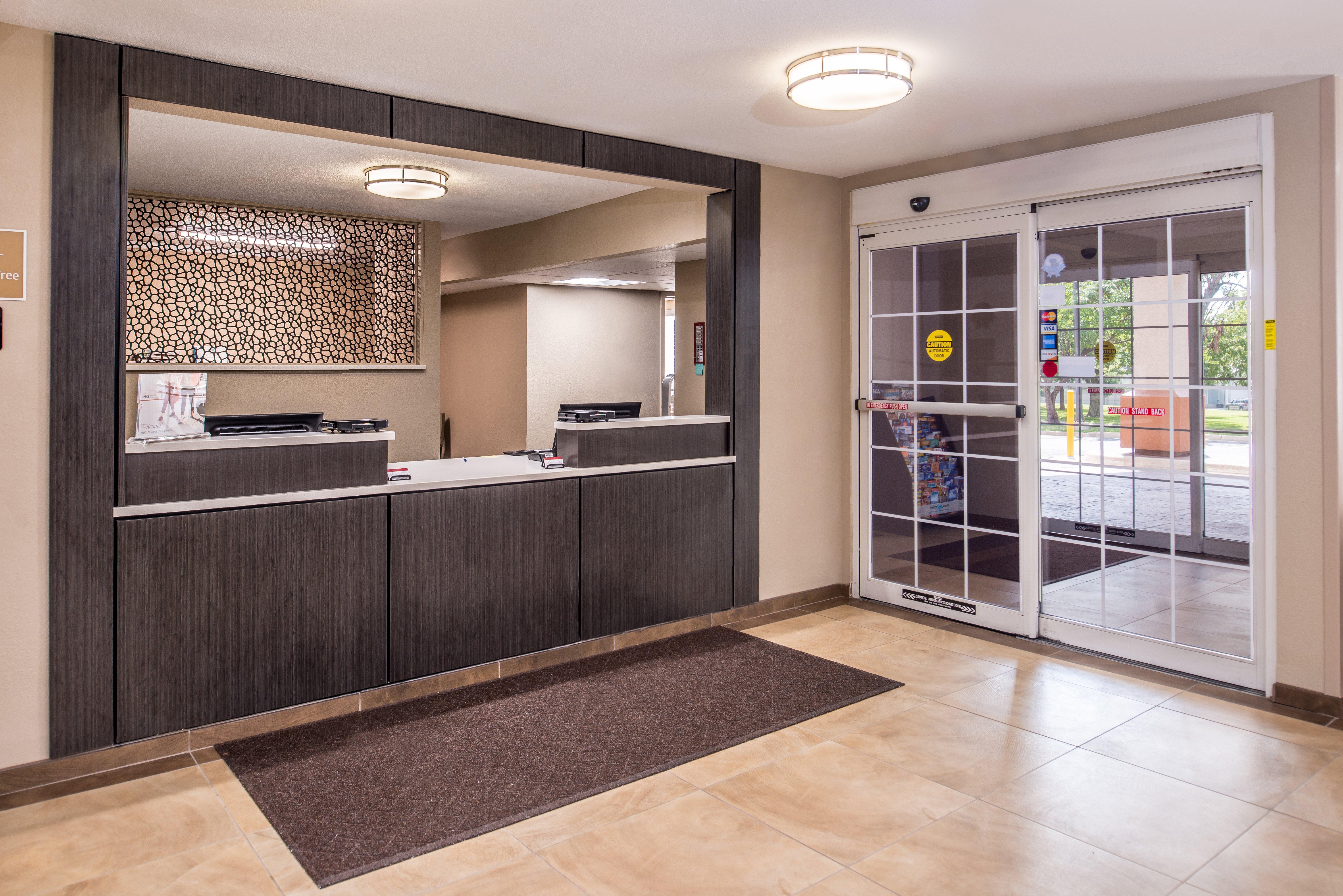 Candlewood Suites - Topeka West By Ihg Экстерьер фото