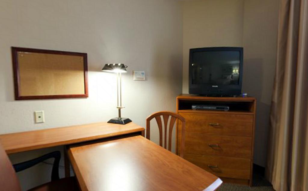 Candlewood Suites - Topeka West By Ihg Номер фото